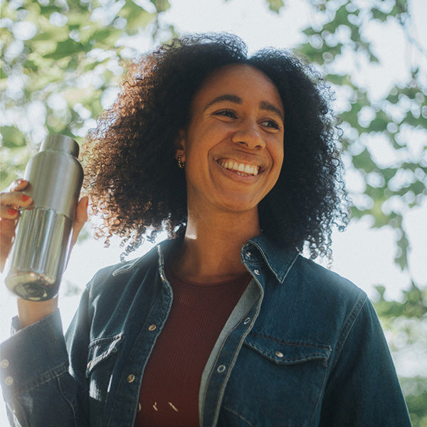 16oz-rise-reflect-with-bamboo-cap-b5 16oz_rise_reflect_woman_smile_square.jpg