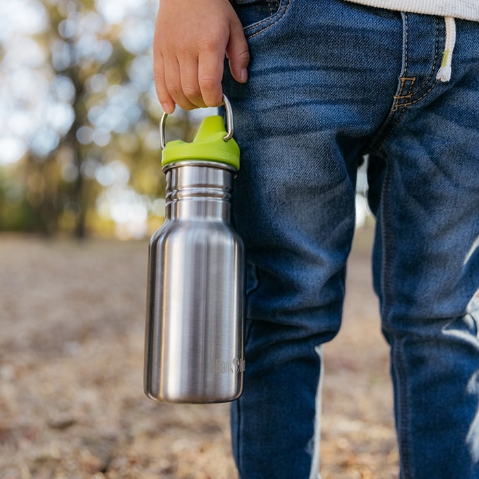 classic-kid-sippy-cap-i2 K12CNSIPPY-BS-kids_sippy_bottle_carry_lifestyle_f9e24b84-a0ae-465d-aad5-3c60c5592b7d.jpg