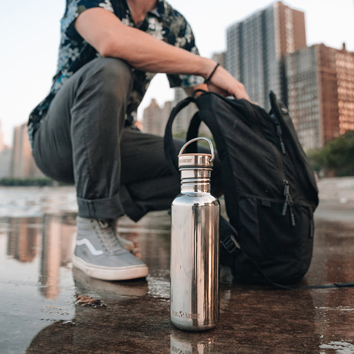 27oz-reflect-with-bamboo-cap-q1 K27SSLRF-MS-BAMBOO_reflect-bottle_city_lifestyle_ff882516-9bd8-49cf-b515-736a0a9c889f.jpg