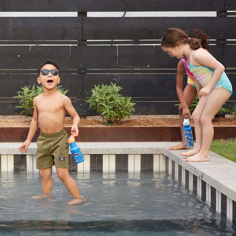 12oz-kid-s-classic-with-flip-seal-sport-cap-b1 kid_sport_flip_seal_12oz_boy_pool_square.jpg