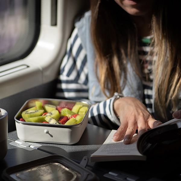 23oz-rise-food-box-lunch-t5 rise_food_lunch_box_lunch_tofu_train_fruit_reading_square.jpg
