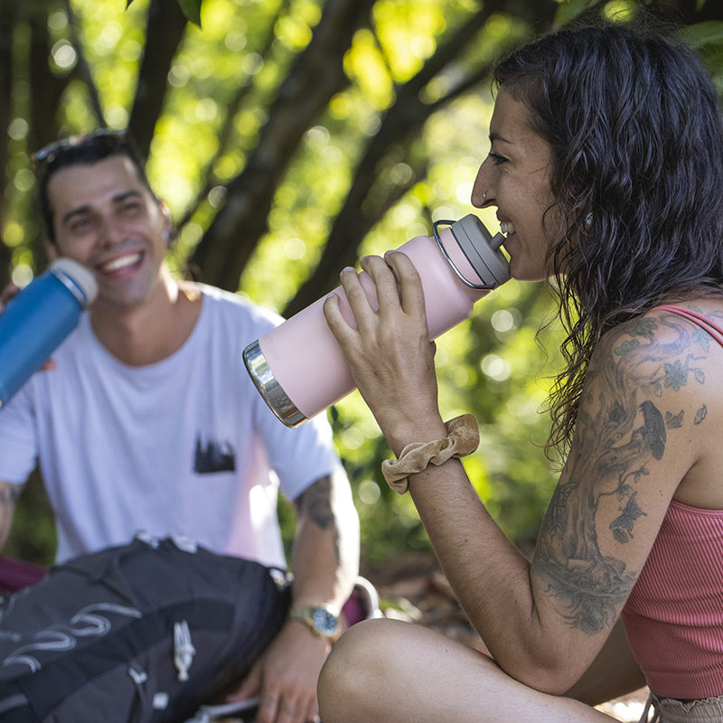 32oz-tkwide-with-twist-cap-f3 tkwide_32oz_insulated_bottle_twist_costarica_couple_drink_square.jpg