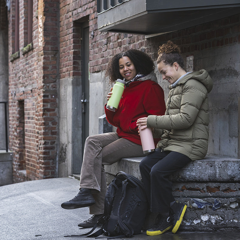 32oz-tkwide-with-twist-cap-f3 tkwide_32oz_insulated_bottle_twist_girls_city_winter_square.jpg